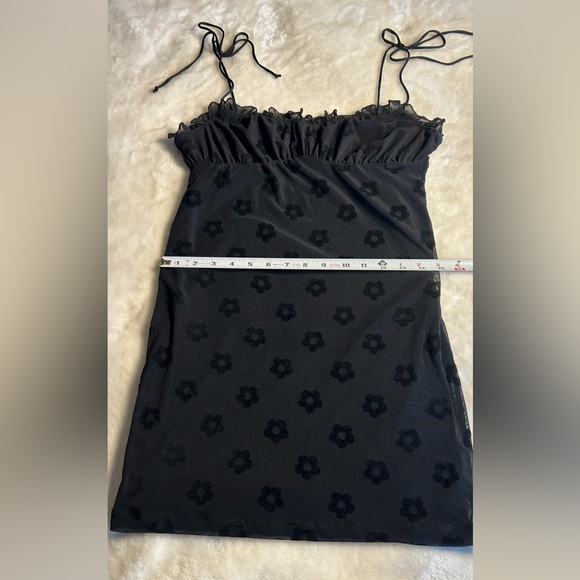 Motel Rocks Black Daisy Mini Dress Size Medium. Ties at shoulders. - Picture 6 of 8